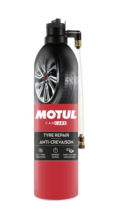 TYRE REPAIR 0.5L, Спрей для ремонта шин,
Аварийный герметик колёс 500мл (110142) Motul
MOTUL® Tyre Repair – это эффективный герметик для автопокрышек, быстро герметизирует и накачивает автомобильные шины (камерные и бескамерные) без необходимости демонтажа. Не требует применения инструмента.
Свойства Tyre Repair:
      * Формула продукта на основе латекса не вредит шине или камере.
      * Полностью накачает все типы шин размером до 16 дюймов. Для больших размеров может понадобиться второй аэрозоль или подкачка классическим способом.
      * Позволяет преодолеть еще несколько сотен километров до проведения ремонта колес.
      * Использование данного продукта возможно только если шина не разорвана и не разрезана.
      * Данный ремонт носит временный характер: шину необходимо отремонтировать или заменить, по возможности, как можно скорее.
      * Флакон алюминиевый, ударопрочный.
Рекомендации по применению:
      * По возможности, удалите предмет, который привел к проколу.
      * Установите колесо так, чтобы ниппель находился между 10 и 2 часами.
      * Встряхните флакон.
      * В холодную погоду, если температура ниже 0°C, подогрейте флакон перед вентиляционным отверстием системы отопления автомобиля, чтобы обеспечить правильную работу средства.
      * Соедините трубку аэрозоля, накрутив коннектор на очищенную резьбу ниппеля.
      * Переверните флакон клапаном вниз.
      * Снимите колпачок, нажмите и удерживайте кнопку до достижения оптимального давления.
      * На умеренной скорости преодолейте 10-20 км, чтобы средство оптимально распределилось по колесу.
      * Проверьте давление в шинах и при необходимости, доведите его до необходимых значений.