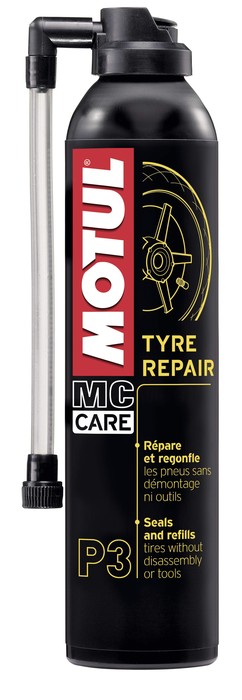 P3 TYRE REPAIR 0.300L, Аварийный герметик колёс быстрого действия 300мл (102990) Motul,
Чинит и накачивает колеса с камерой и без. Аэрозоль.
Применение
Любые авто и мотопокрышки с камерой и без.
Характеристики
Восстанавливает и накачивает колеса без разборки и инструмента. На базе латекса — не разрушает ни покрышку, ни камеру.Аэрозоль MOTUL Tyre Repair находится под очень большим давлением, что позволяет полностью накачать все типы колес.
Для колес свыше 15' может потребоваться 2-ой баллончик.Позволяет проехать многие сотни километров перед ремонтом колеса классическим способом.Алюминиевый баллончик удароустойчив.
Рекомендации по применению
Извлечь предмет, послуживший причиной прокола.Повернуть колесо так, чтобы золотник распологался вверху колеса.Полностью спустить оставшийся воздух.Сильно взболтать MOTUL Tyre Repair.В холодное время разогреть в руках или рядом с двигателем.Очистить резьбу золотника от грязи.Прикрутить MOTUL Tyre Repair.Снять чеку.Повернуть баллончик головой вниз.Нажать на кнопку до полной накачки колеса.Проехать 10 – 20 км на средней скорости для лучшего распределения продукта.
Проконтролировать давление в течение последующих дней.При необходимости докачать.